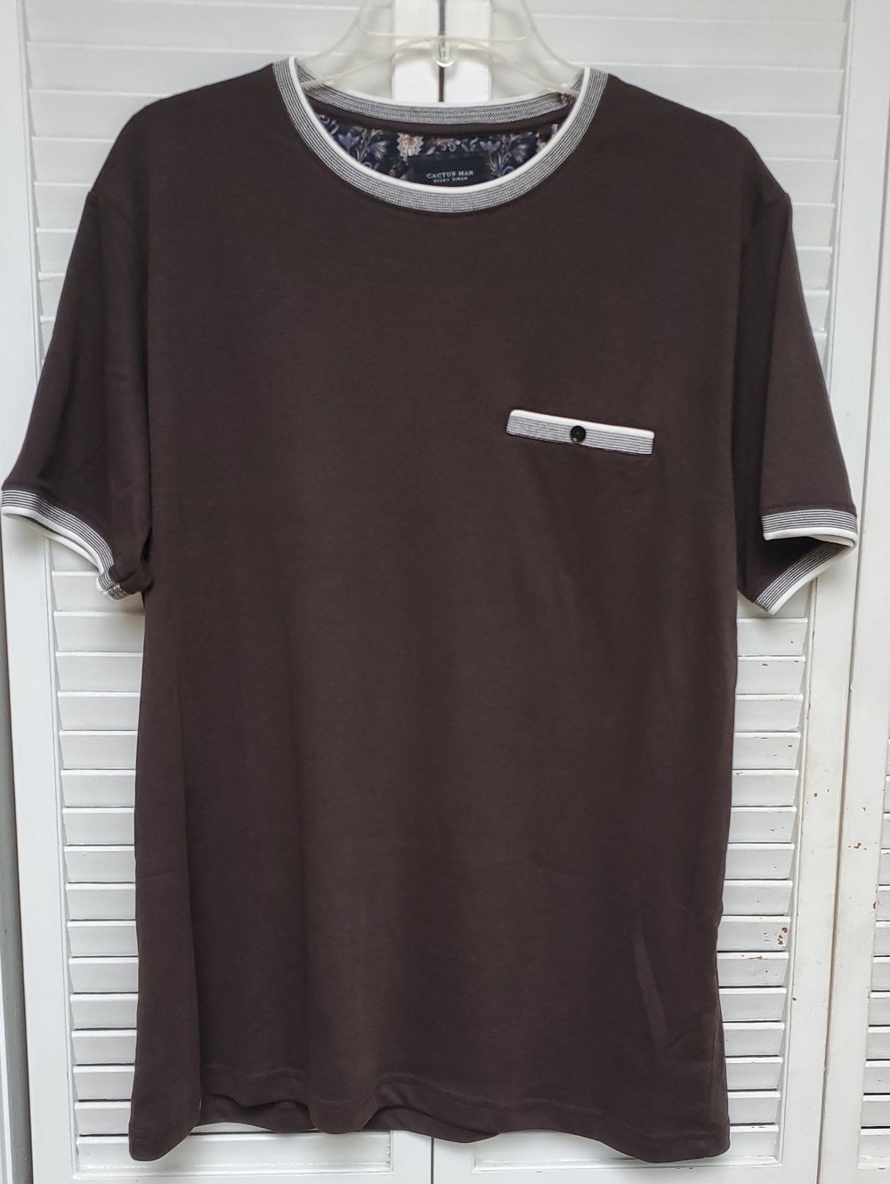 Cactus Short-Sleeve Crewneck Tee in Dark Brown with Contrast Trim